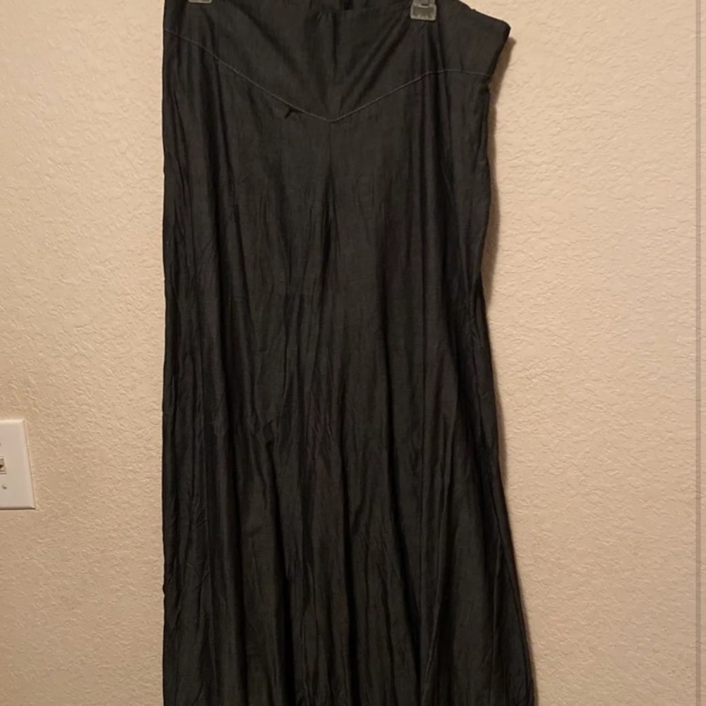 Wide legged pants